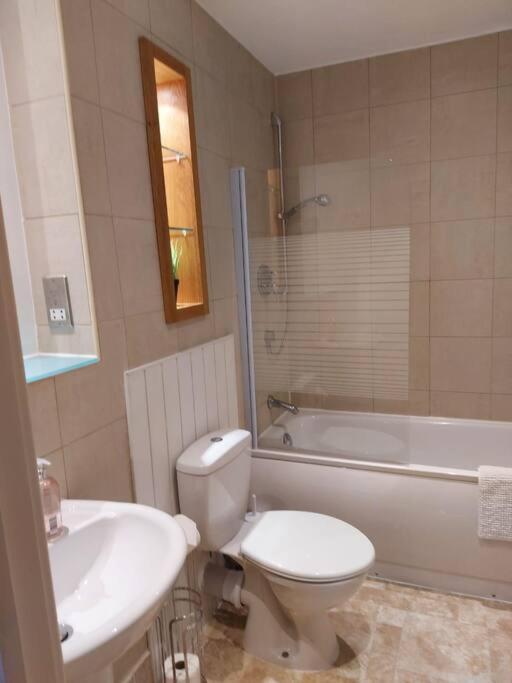 Large 2 Bed, 2 Bath, Free Parking & Wifi Apartment Sheffield Exterior photo