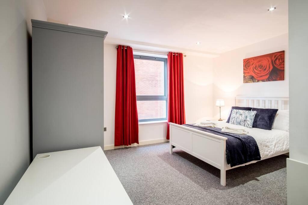 Large 2 Bed, 2 Bath, Free Parking & Wifi Apartment Sheffield Exterior photo