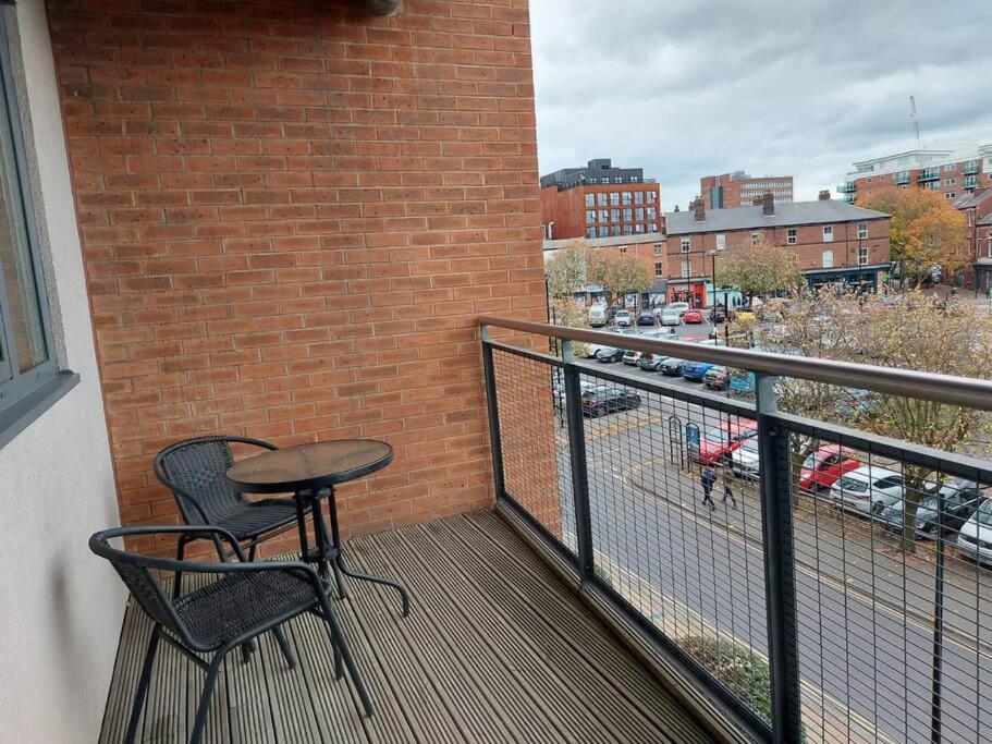 Large 2 Bed, 2 Bath, Free Parking & Wifi Apartment Sheffield Exterior photo