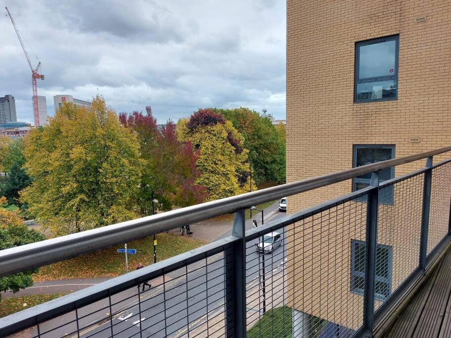 Large 2 Bed, 2 Bath, Free Parking & Wifi Apartment Sheffield Exterior photo
