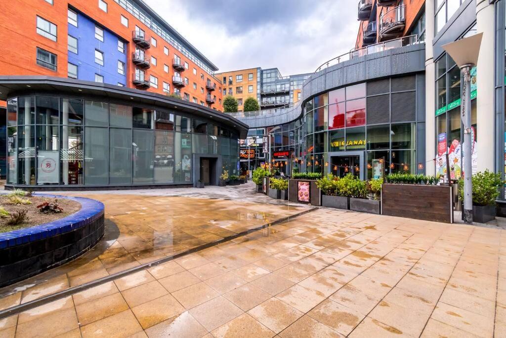 Large 2 Bed, 2 Bath, Free Parking & Wifi Apartment Sheffield Exterior photo