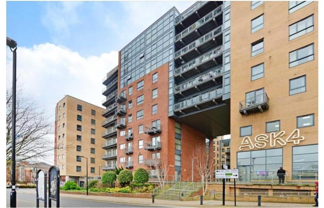 Large 2 Bed, 2 Bath, Free Parking & Wifi Apartment Sheffield Exterior photo