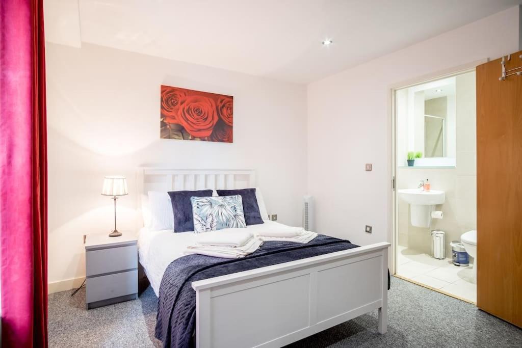 Large 2 Bed, 2 Bath, Free Parking & Wifi Apartment Sheffield Exterior photo