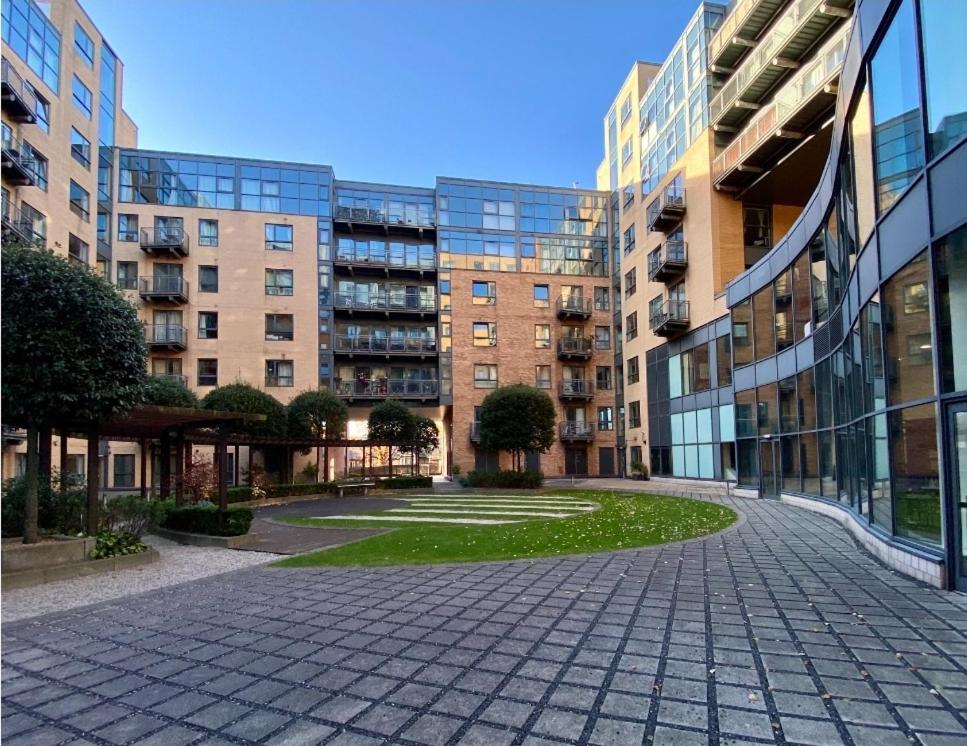 Large 2 Bed, 2 Bath, Free Parking & Wifi Apartment Sheffield Exterior photo