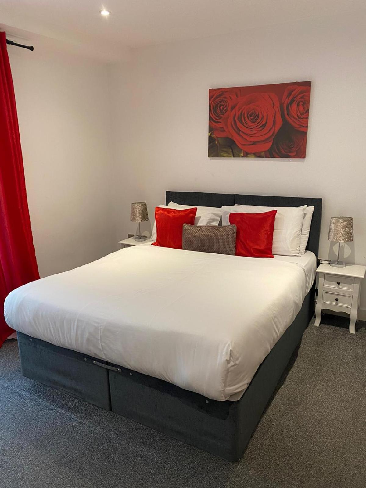 Large 2 Bed, 2 Bath, Free Parking & Wifi Apartment Sheffield Exterior photo